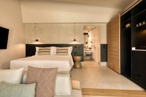 Domes Novos Santorini, Autograph Collection