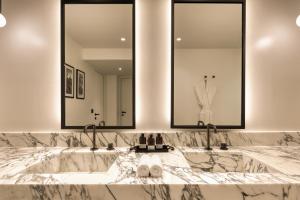 Domes Novos Santorini, Autograph Collection