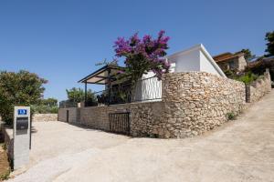 Villa Mala Smišna Poolside Paradise by the Sea