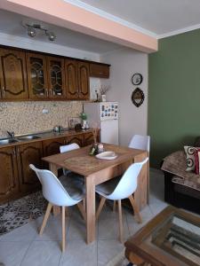 4 Seasons Apartment