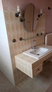 Maisons de vacances Maison de campagne avec acces a une piscine partagee - Linge non fourni : photos des chambres