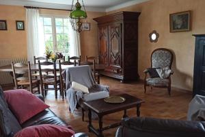 Maisons de vacances Maison de campagne avec acces a une piscine partagee - Linge non fourni : photos des chambres