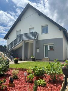 Apartments and Rooms Krizmanic - 4hvězdičkové hotely ve městě Smoljanac