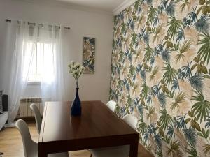 Bajo al lado del Ayuntamiento