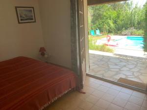 Maisons de vacances Maison avec piscine, au calme : photos des chambres