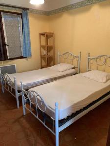 Maisons de vacances Maison avec piscine, au calme : Maison 4 Chambres