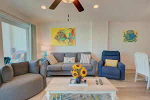 Sunset Dreams 304 Modern Madeira Beach Condo Heated Pool & Walk to Beach
