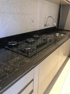 Quarto 4 econômico duplo próximo do aeroporto com ar condicionado e wifi grátis