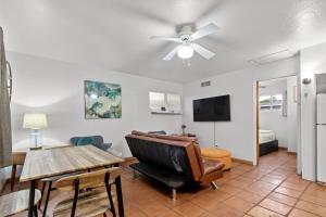 Sunlit Palm Cottage in Uptown Phoenix