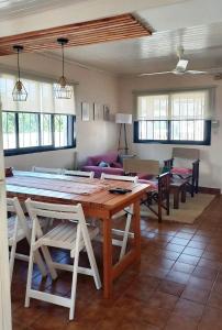 Basilia, Casa con pileta para 6 personas con garaje para 2 vehículos