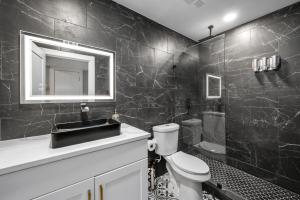 Warm Heights 2BR with Pool & Free Parking