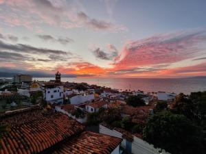 06 Habitación Independiente en Zona Romántica a solo 3 cuadras de la playa