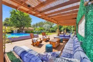 Modern 6 Bedroom Oasis with Pool and Outdoor BBQ - Davie