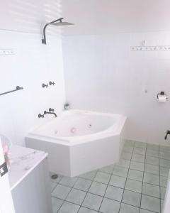 Nautilus Hamptons Style Luxury Beach Apartment Merimbula