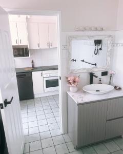 Nautilus Hamptons Style Luxury Beach Apartment Merimbula