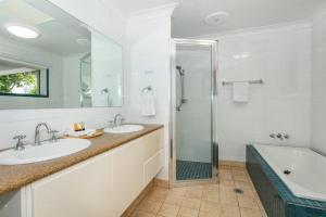 Bliss At Broadbeach - Large canal facing property