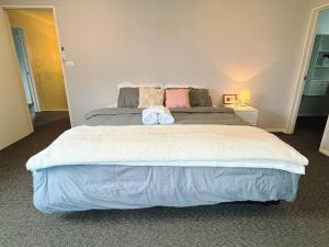 Hillsborough Spacious 3BR with Ensuite -12mins frm Airport