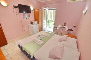 One-Bedroom Apartment with Balcony (2 Adults) room in Apartments Dinko Zifra