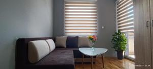 Spacious Modern Apartment with Private Parking