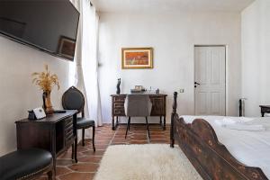 Brasov Old Town Traditional House with terrace