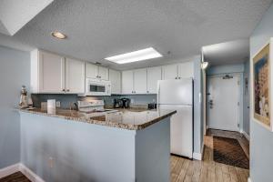 Oceanfront 2 bedroom Condo on Cam 2nd Floor