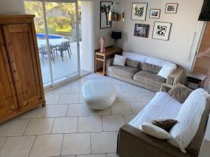 Maisons de vacances Maison spacieuse avec piscine pour 4 a 8 personnes : photos des chambres