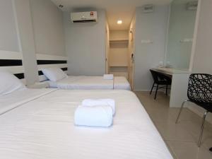 LEA GUEST HOUSE & CAFE Lukut