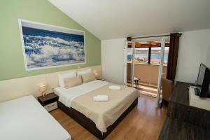 Triple Room with Balcony and Sea View room in Bed & Breakfast Marta & Tona