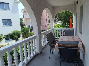 Apartment Maro and Studio Nora