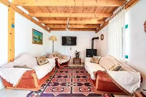 Traditional Stonehouse in the Village - 卡图艾塞特斯