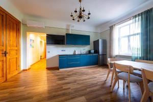 Just Renovated Stories Apartment Free parking