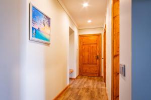 Just Renovated Stories Apartment Free parking