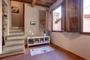 Magazzini Apartment by Mamo Florence