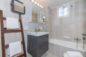 Sunny Garden Apartment