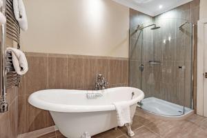 Taychreggan, Signature Collection by Eight Continents