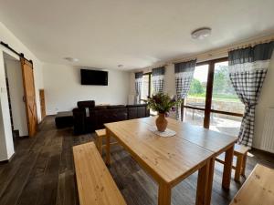 Chalupa nad rybníkem