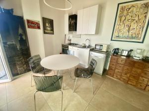 North House With Pool And Lake View