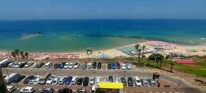 דירה מול הים בת ים 613 - 4-star hotels in Bat Yam