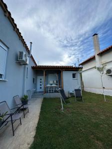 Seashore house Makri