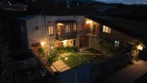 Nadia & Minadora Central Retreat - Dart'lo