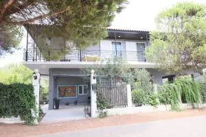 Captain's Spacious House Near The Beach - Happy Rentals - Agios Andreas Ilias