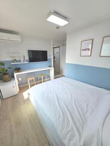 Phòng Giường Đôi Có Phòng Tắm Riêng (Double Room with Private Bathroom)