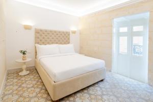 Mosta Stays by Zzzing