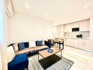Sunset 101 brand new apt with gym in Lac 1