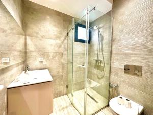 Sunset 101 brand new apt with gym in Lac 1