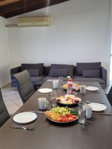 Camp in Style - Waterfront Guesthouse