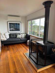 Elevated 3BR, ocean views, pool table, Pirates Bay