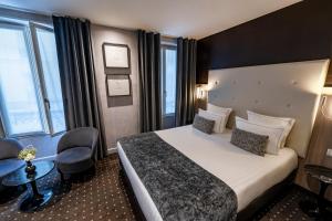 Superior Double Room room in Hotel de la Paix Tour Eiffel