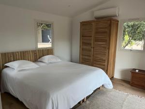 Villas Villa de luxe surplombant la mer, piscine suspendue : Villa