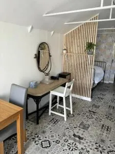 Private apartment with en-suite - West Parley